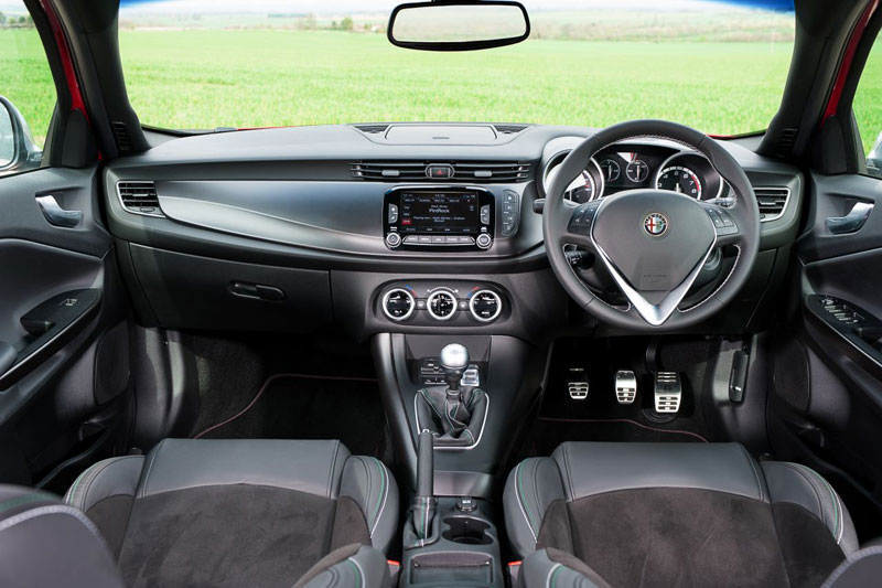 Alfa-Romeo-Giulietta-interior