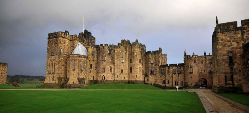Alnwick-Castle-Outer-Courtyard