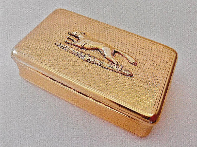 George IV 18 carat gold Snuff Box with engine turned sides applied with running fox by Alexander Strachan 1823
