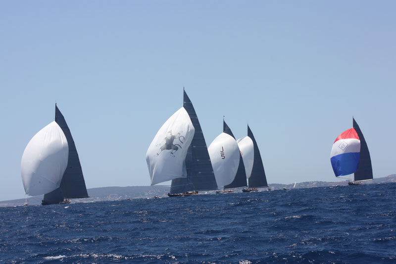 The Mighty 5 Duel downwind under huge spinnakers