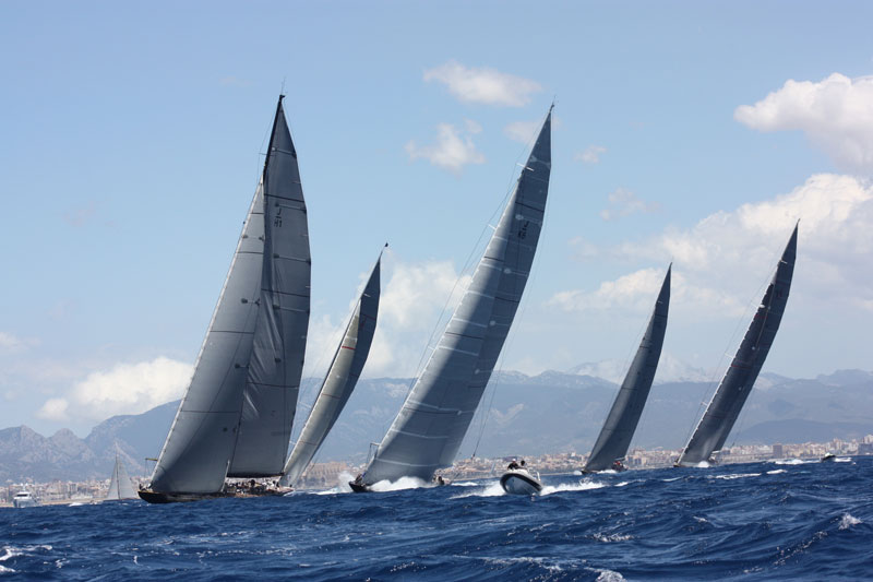 The Mighty 5 on a first windward leg