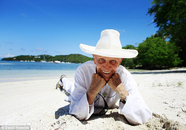 The-older-Colin-Tennant-on-his-island-of-Mustique