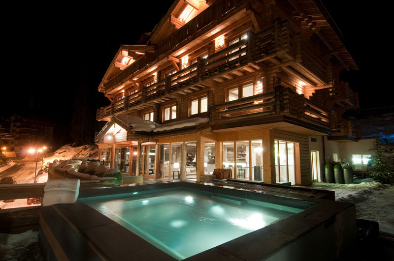 External Jacuzzi at The Lodge Verbier